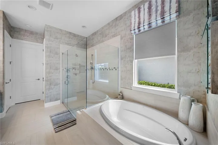9576 Montelanico Loop, Naples, Florida 34119