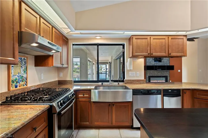 Vaulted ceiling, stainless steel finishes, open to family room