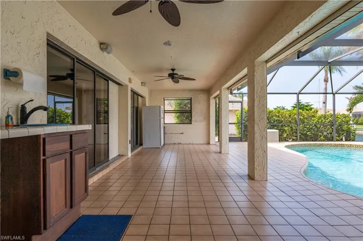 Lanai under truss area featuring a sink and gas hookup, 2 ceiling fans
