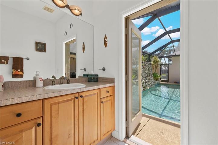 Guest House Pool Bath