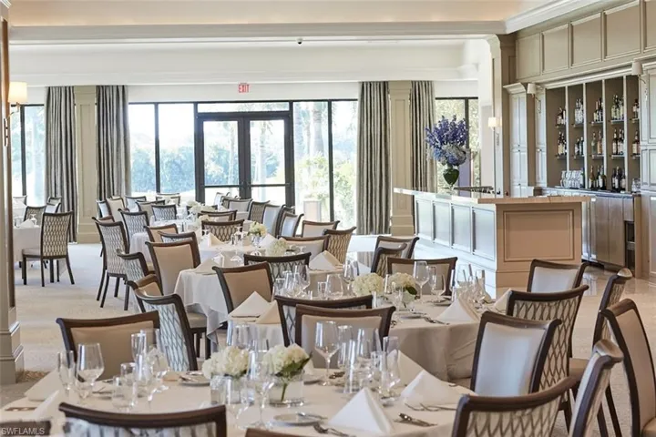 Vineyards Country Club dining