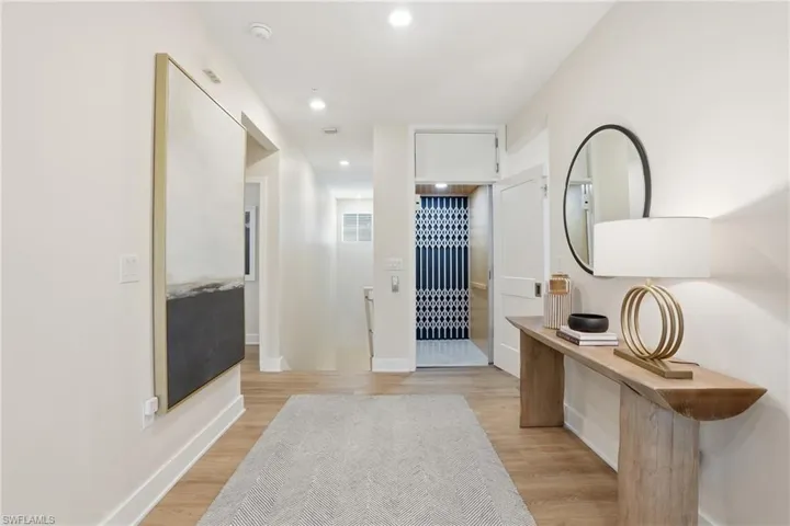 Entry/Elevator