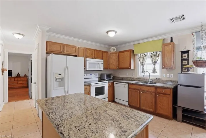 199 Leawood Cir, Naples, Florida 34104