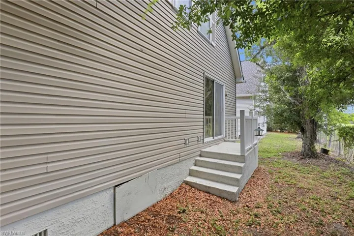 199 Leawood Cir, Naples, Florida 34104