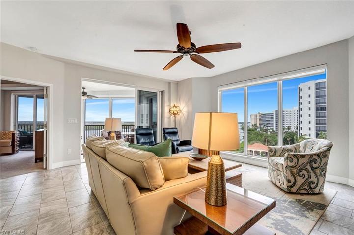 Panoramic bay views!