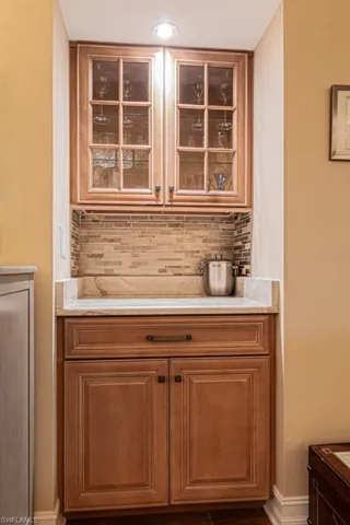 Bar with backsplash