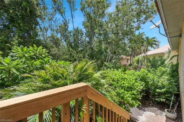 NEW Staircase to your Own Private Oasis/Backyard