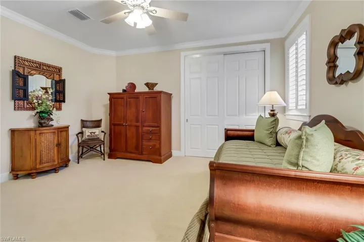 middle upstairs bedroom