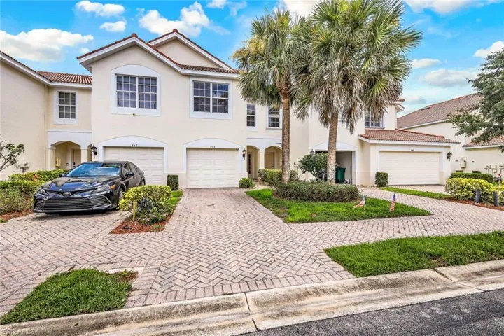855  Hampton  CIR, Naples, FL 34105