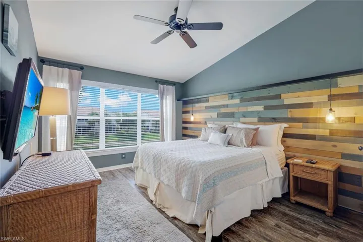 855  Hampton  CIR, Naples, FL 34105