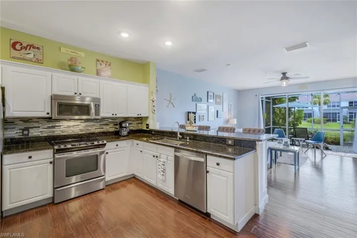 855  Hampton  CIR, Naples, FL 34105