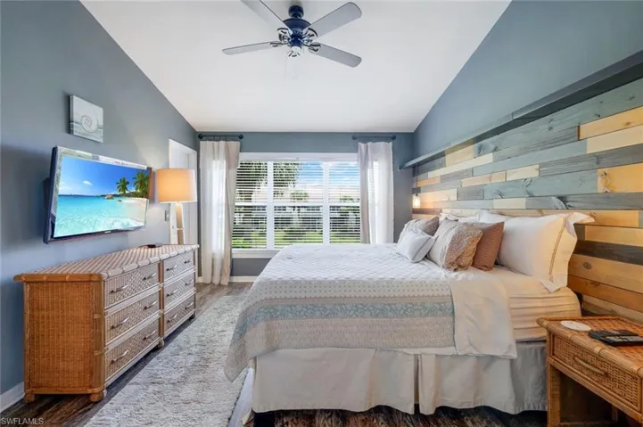 855  Hampton  CIR, Naples, FL 34105