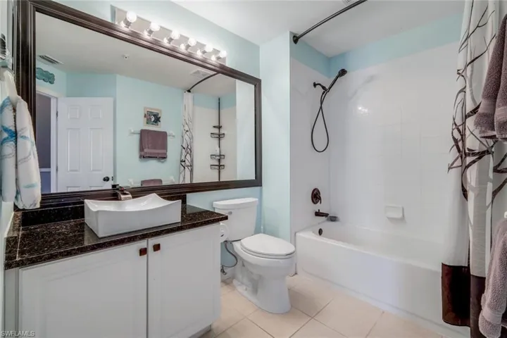 855  Hampton  CIR, Naples, FL 34105