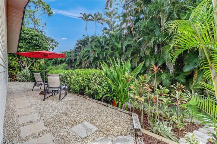 Beautifully landscaped deck