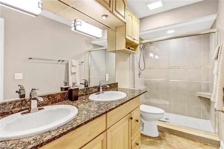 Shower with seamless door
