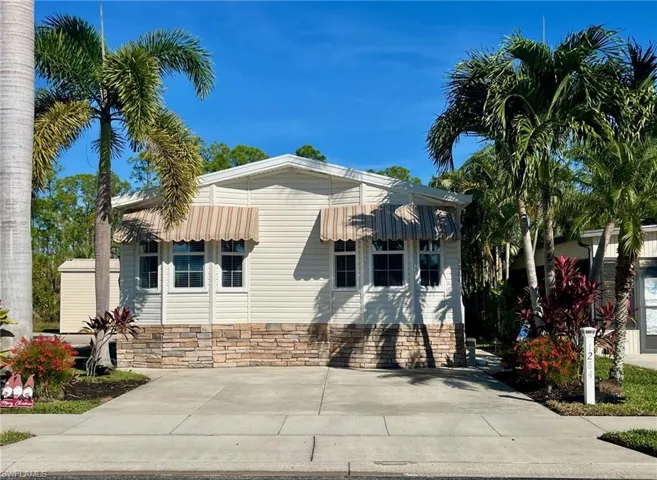1284  Diamond Lake  CIR, Naples, FL 34114