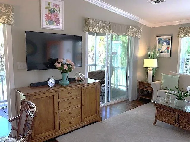 1284  Diamond Lake  CIR, Naples, FL 34114