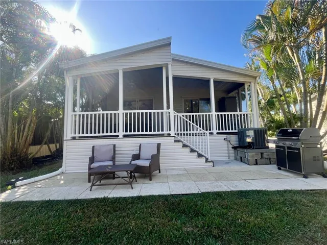 1284  Diamond Lake  CIR, Naples, FL 34114