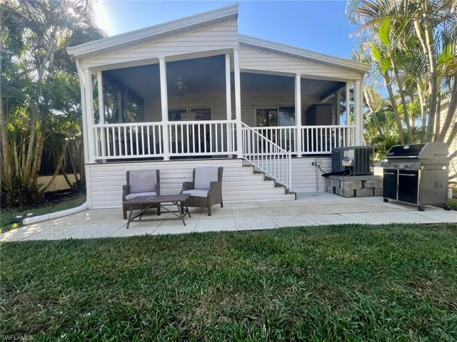 1284  Diamond Lake  CIR, Naples, FL 34114
