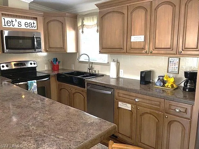 1284  Diamond Lake  CIR, Naples, FL 34114