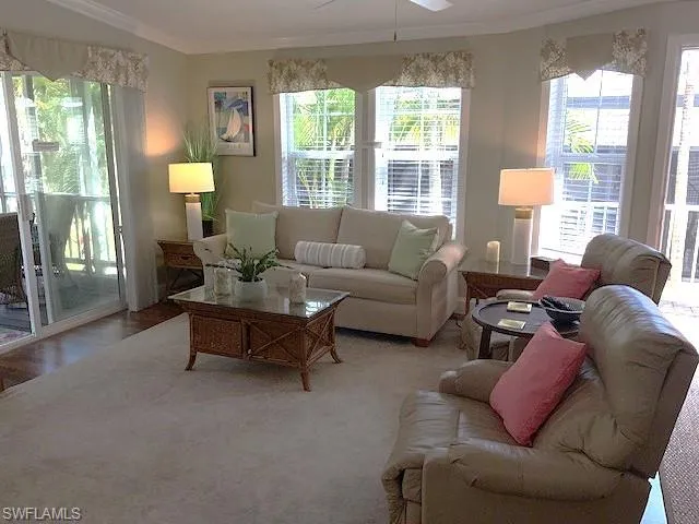 1284  Diamond Lake  CIR, Naples, FL 34114