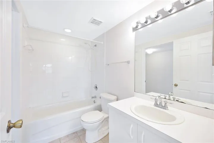 Guest bathroom.