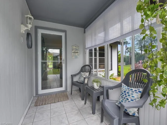 Sunroom / solarium with plenty of natural light