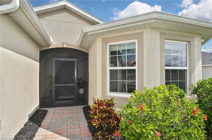 Screened front entrance