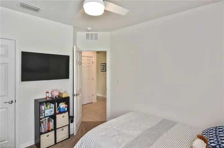 Guest bedroom #1