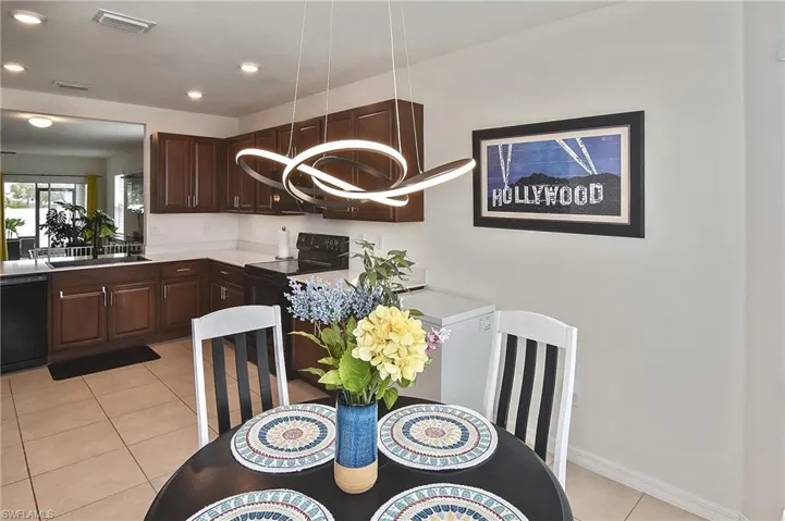 Eat-in kitchen