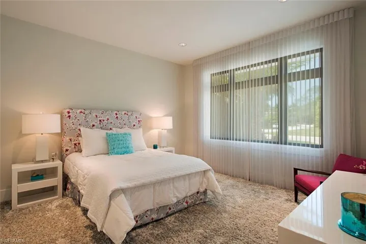 688 3rd St N, Naples, Florida 34102
