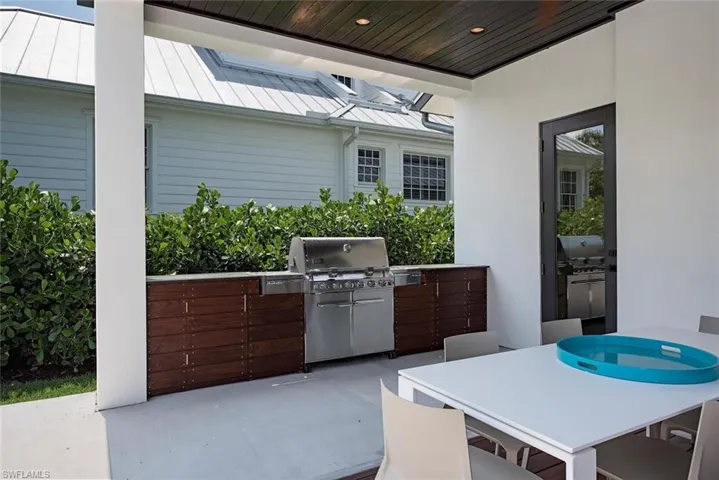 688 3rd St N, Naples, Florida 34102