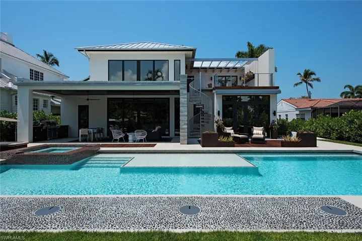 688 3rd St N, Naples, Florida 34102