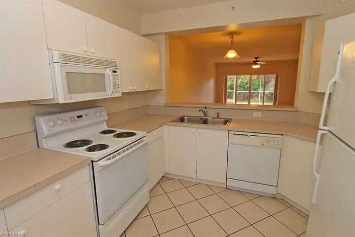 7823  Regal Heron  CIR, Naples, FL 34104