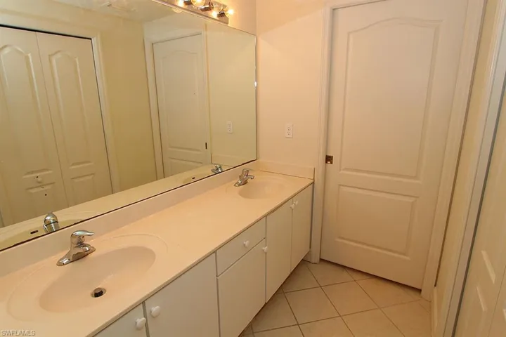 7823  Regal Heron  CIR, Naples, FL 34104
