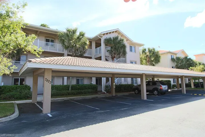 7823  Regal Heron  CIR, Naples, FL 34104