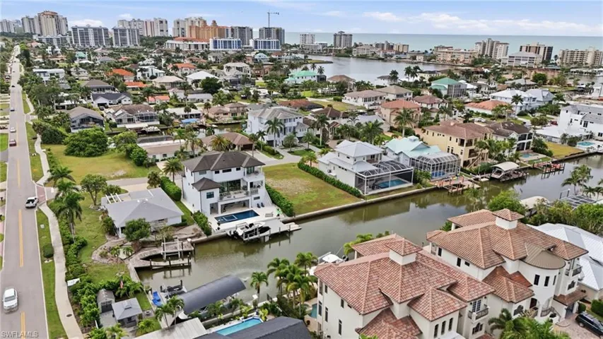 469 Trade Winds Ave, Naples, Florida 34108