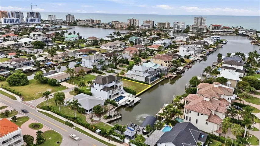 469 Trade Winds Ave, Naples, Florida 34108