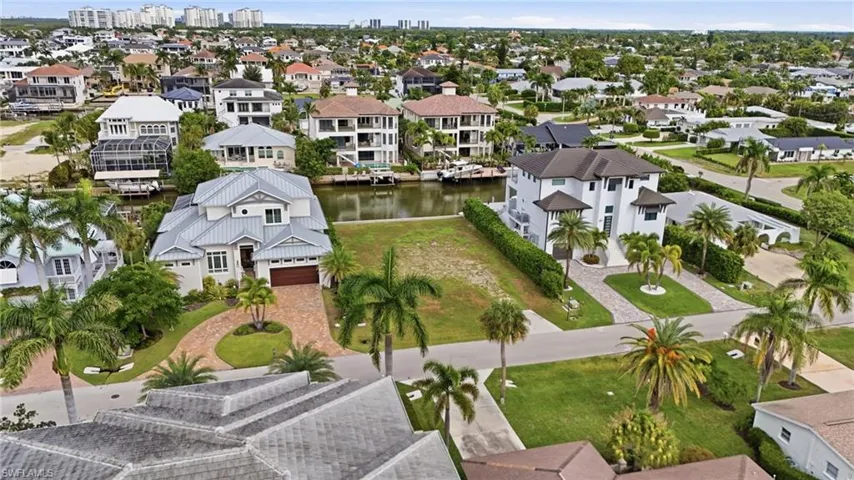 469 Trade Winds Ave, Naples, Florida 34108