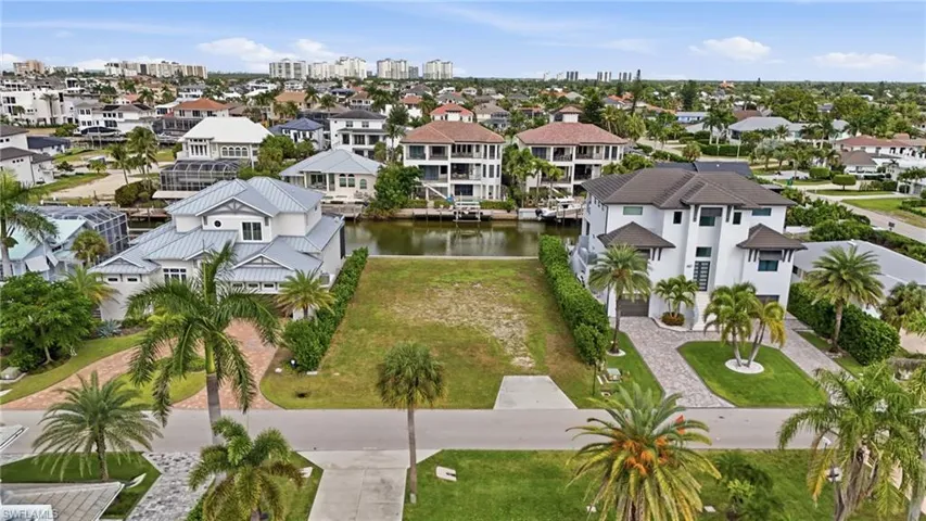 469 Trade Winds Ave, Naples, Florida 34108