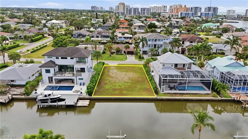 469 Trade Winds Ave, Naples, Florida 34108