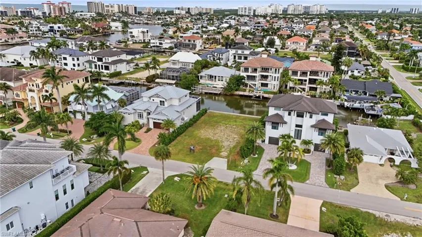 469 Trade Winds Ave, Naples, Florida 34108