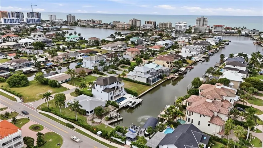 469 Trade Winds Ave, Naples, Florida 34108