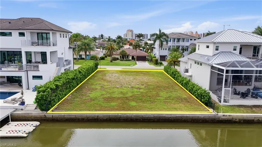 469 Trade Winds Ave, Naples, Florida 34108