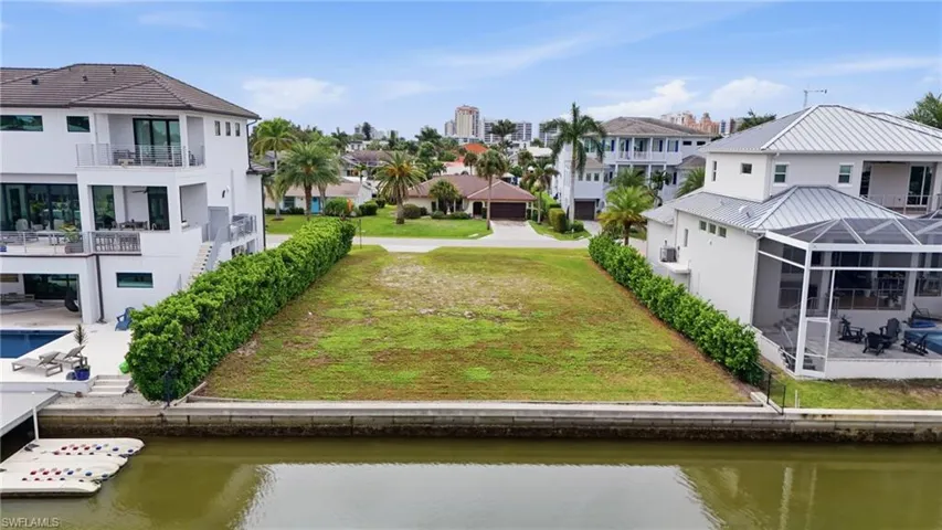 469 Trade Winds Ave, Naples, Florida 34108