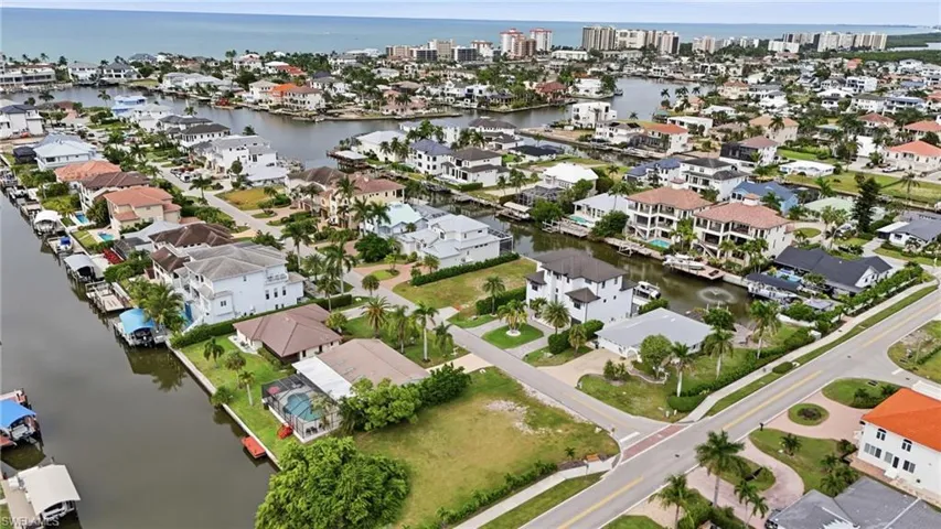 469 Trade Winds Ave, Naples, Florida 34108