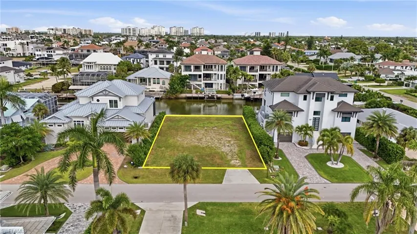 469 Trade Winds Ave, Naples, Florida 34108