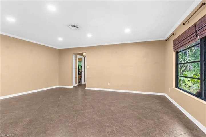 Empty room featuring crown molding and recessed lighting