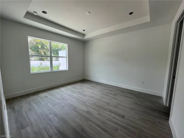 Primary bedroom suite with tray ceiling