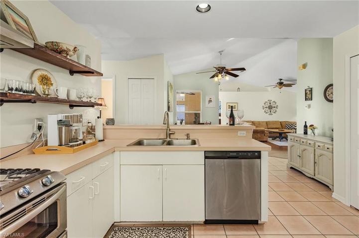 8312 Tahiti RD, FORT MYERS FL 33967